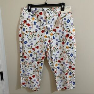 NWT St. John’s Bay Secretly Slender Floral Cotton Capris Various sizes